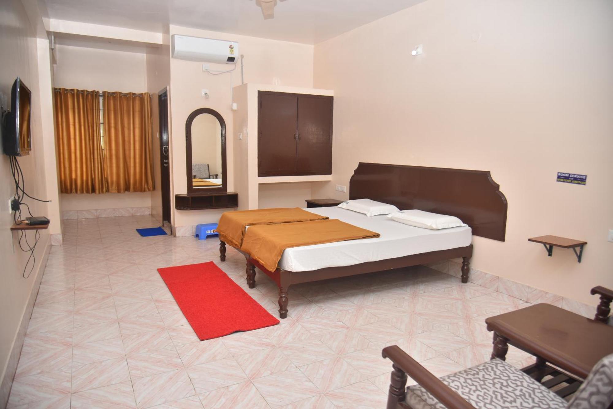 Arihanth Deluxe Lodge Shimoga Extérieur photo