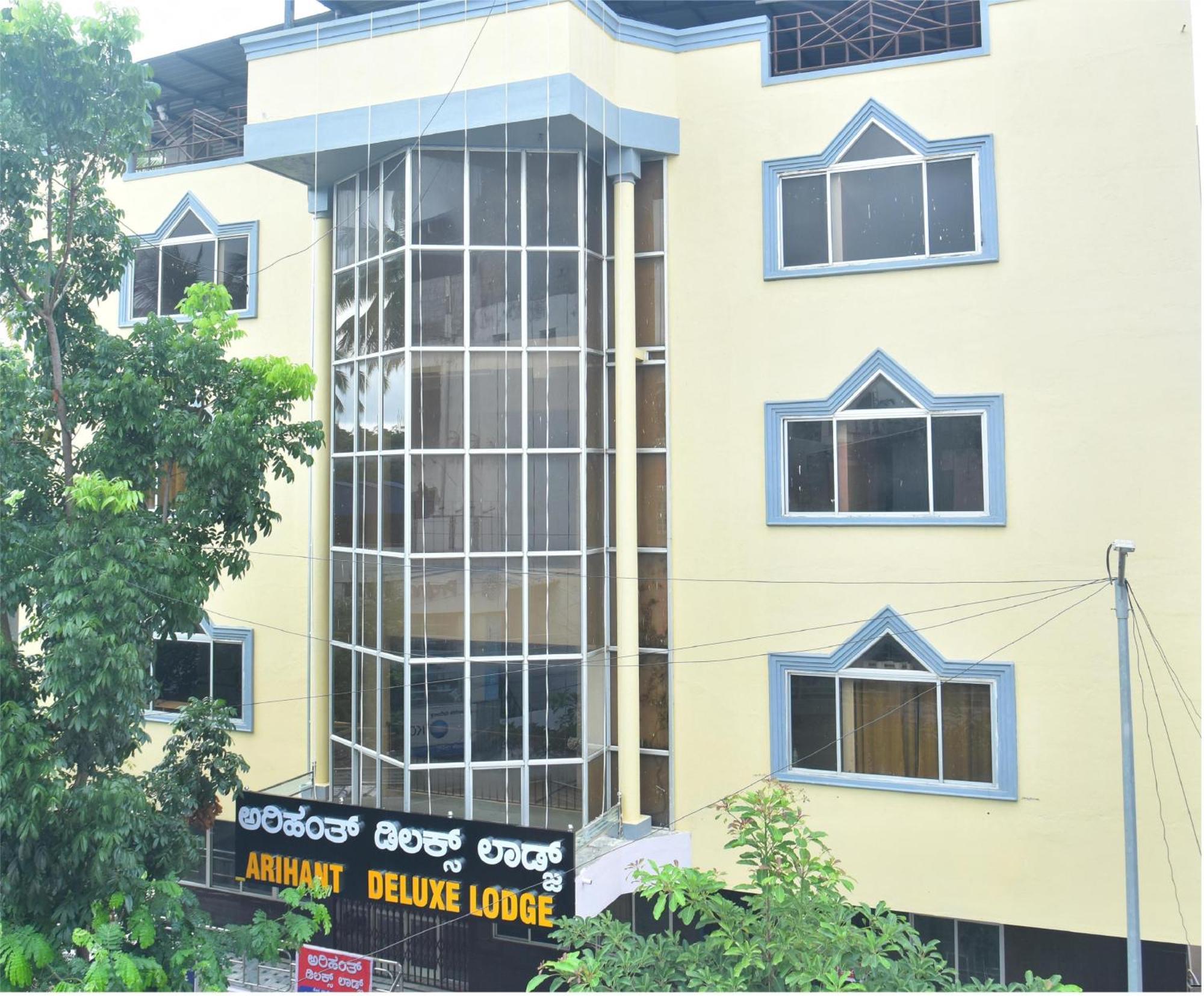 Arihanth Deluxe Lodge Shimoga Extérieur photo